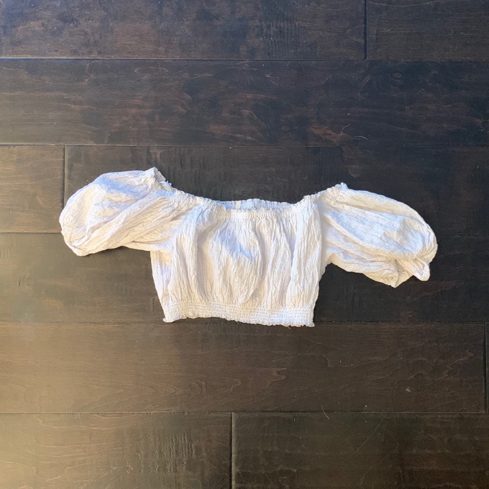 Urban Outfitters Puffy Sleeved Crop Top